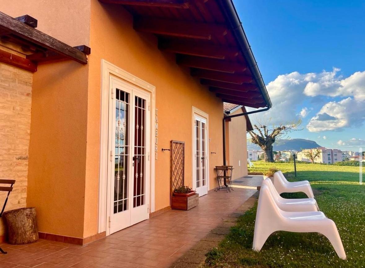 Agriturismo Le Grange นูมานา ภายนอก รูปภาพ